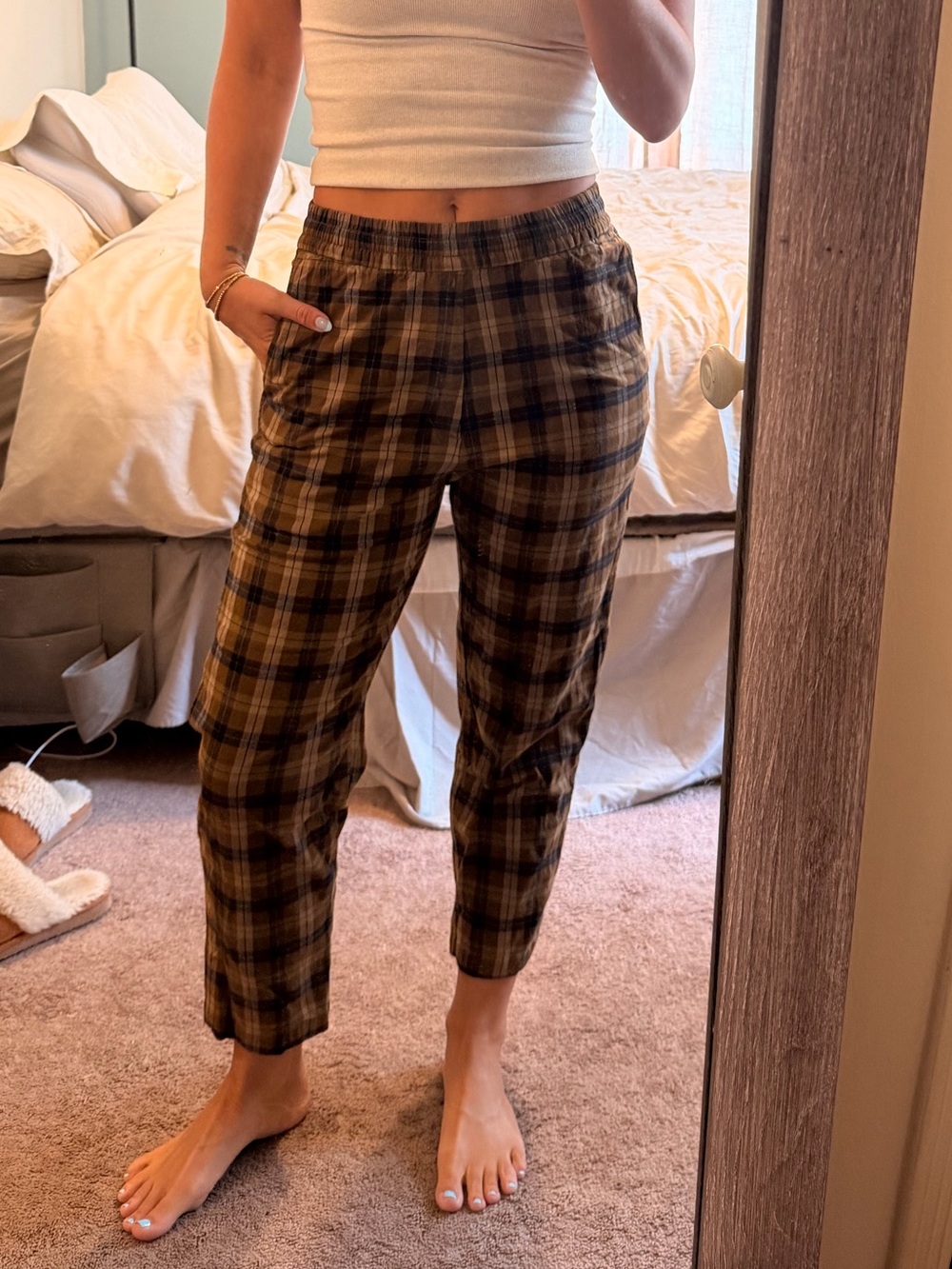 Uniqlo Brown Plaid Cropped Women’s Pants